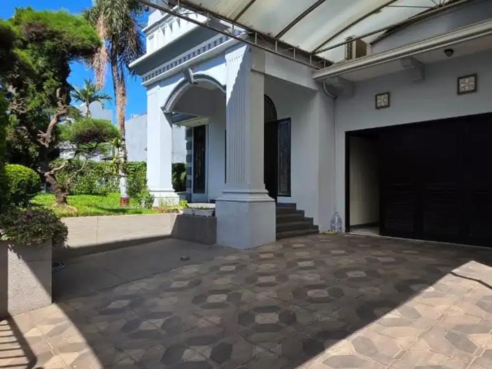 Dijual Rumah Siap Huni Modern Minimalis di Pakuwon Indah, Sby