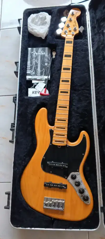 Fender American Deluxe Jazz Bass V-5 string 2011 - Natural