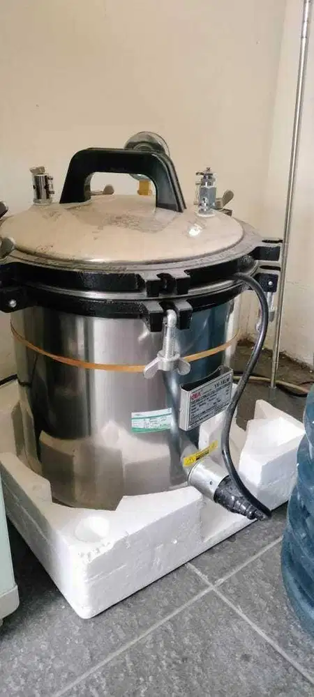 Alat Sterilisasi (GEA MEDICAL (STEEL STEAM STERILIZER))