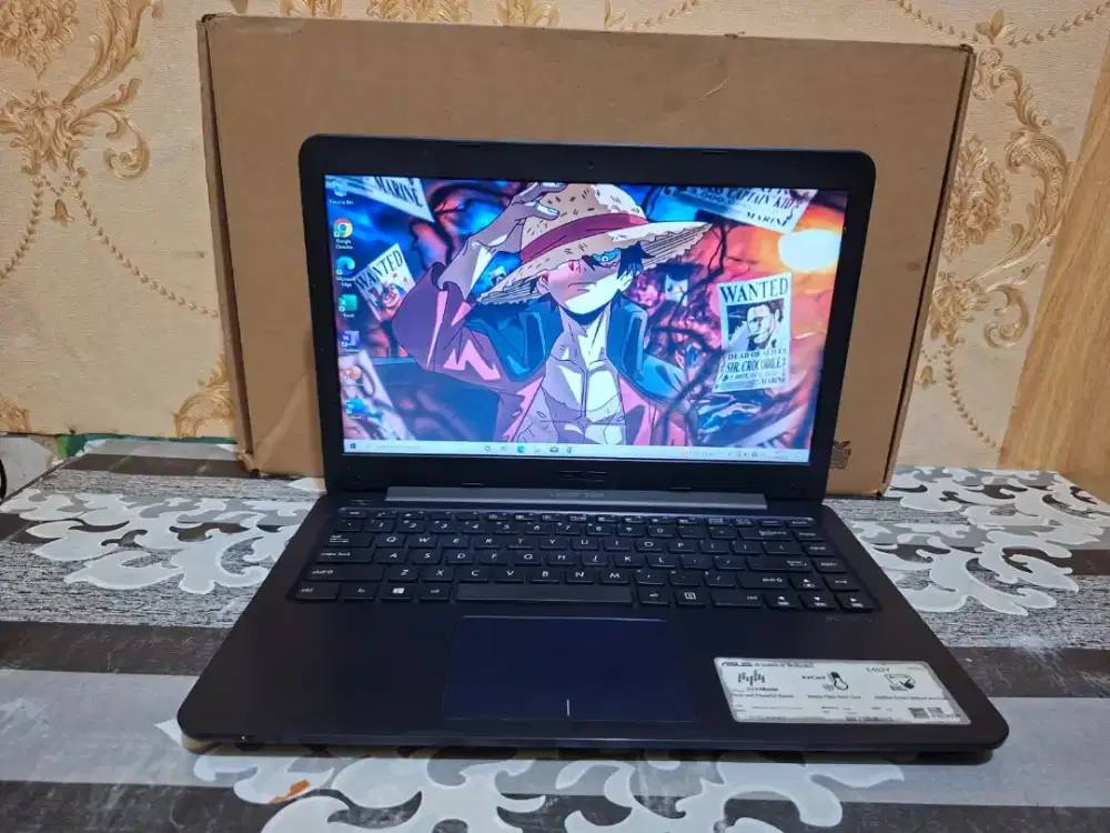 Laptop Asus E402Y Amd E2-7015 Radeon -4GB -SSD 256 GB - MULUS