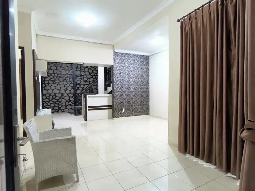 Villa Batu Dijual Murah Bagus Terawat Perumahan Kusuma Pinus Hadap Utara View Hutan Pinus