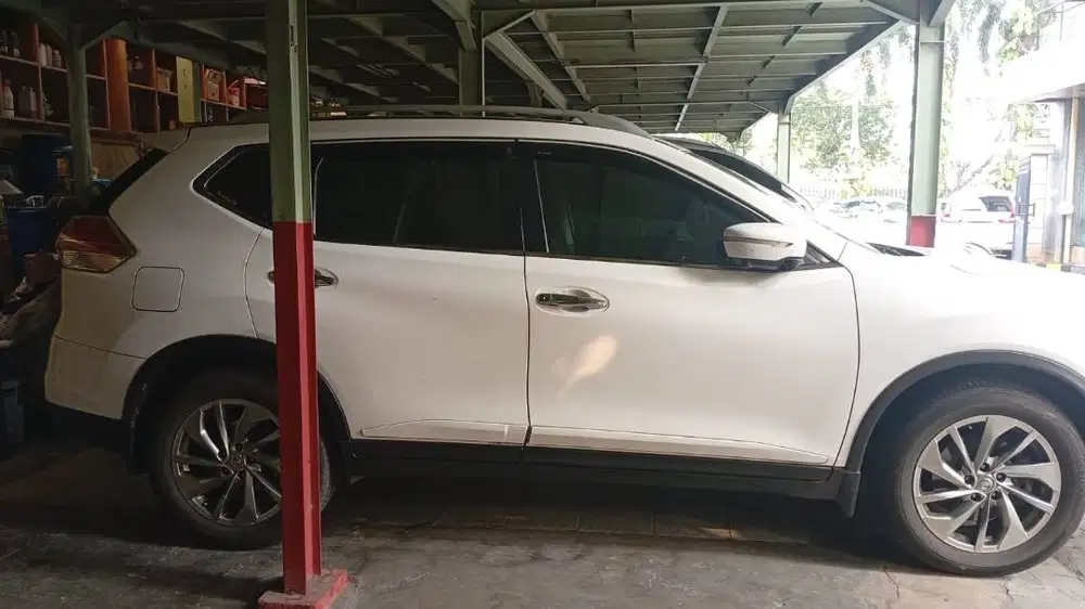 DIJUAL NISSAN X-TRAIL 2.5 AT TAHUN 2014