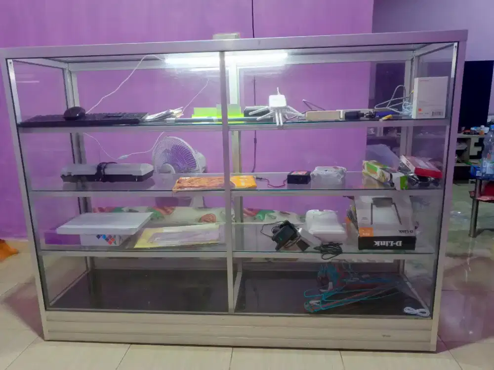 Etalase Kaca Mulus ada Rodanya