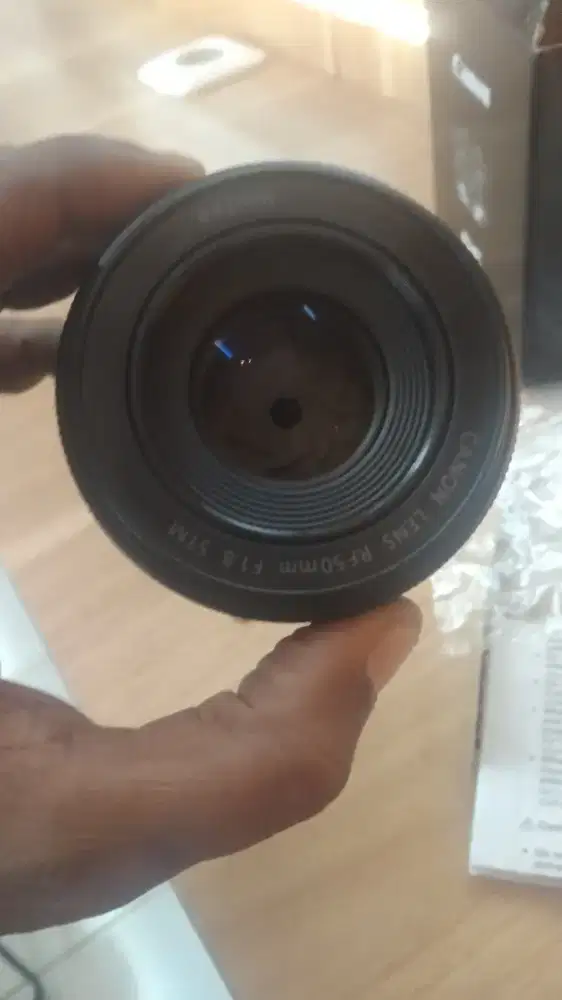Lensa fix Canon RF 50mm F1.8 STM