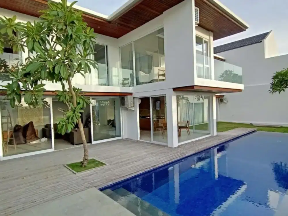 Villa Freehold 6 Bedrooms Ocean View in Ungasan