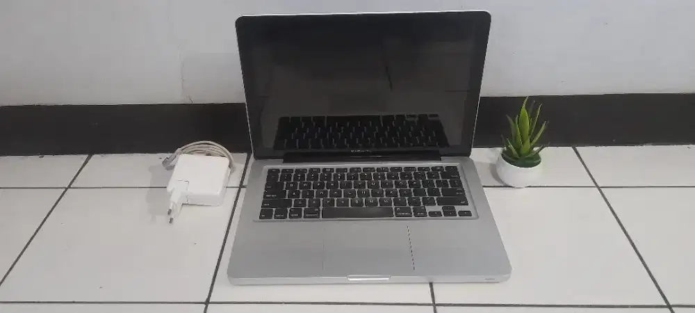 Macbook core i7 ram 8gb ex ibox