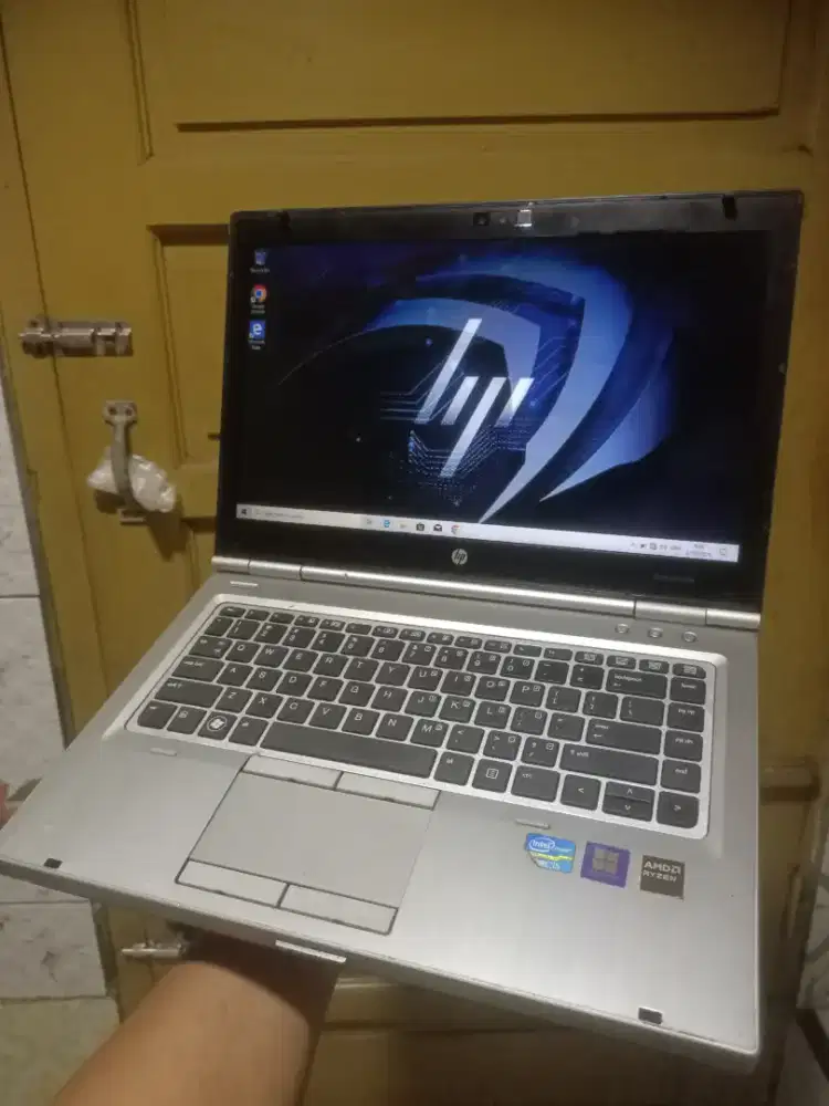 Hp Elitebook core i5 ram 8gb/1000gb no minus
