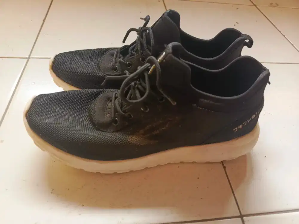 Sepatu Nineten Yasei