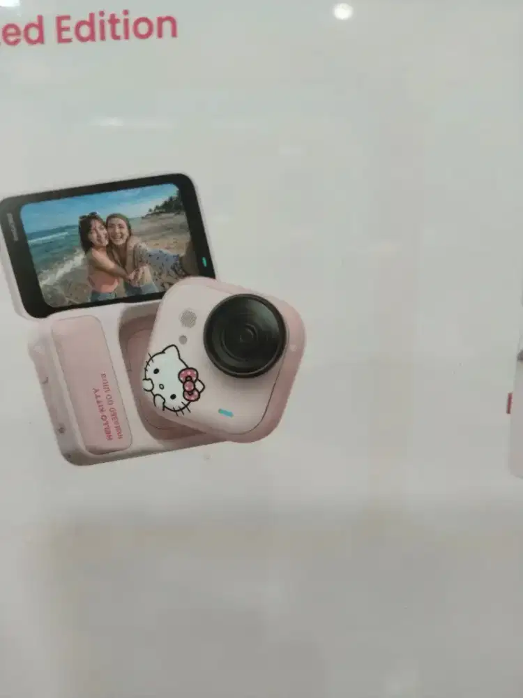 Insta360 GO Ultra x Hello Kitty
