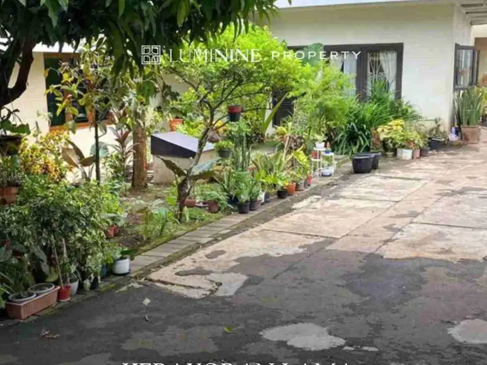 DIJUAL RUMAH LUAS DAN NYAMAN DI KEBAYORAN LAMA DEKAT SIMPRUG JAKSEL AKSES MUDAH BEBAS BANJIR