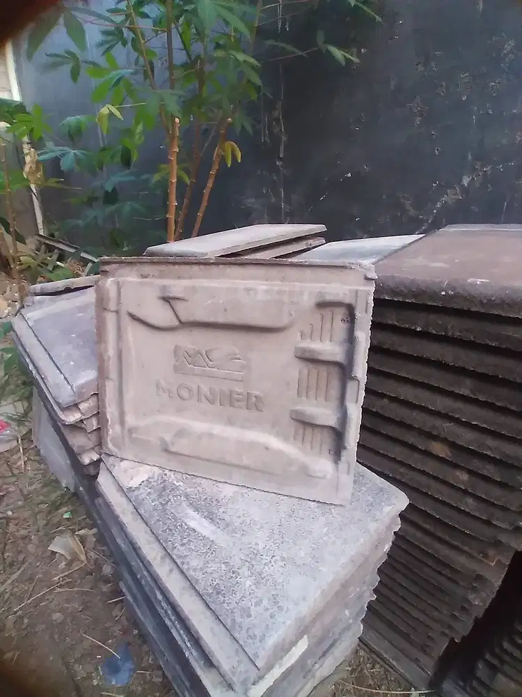 Genteng beton MONIER