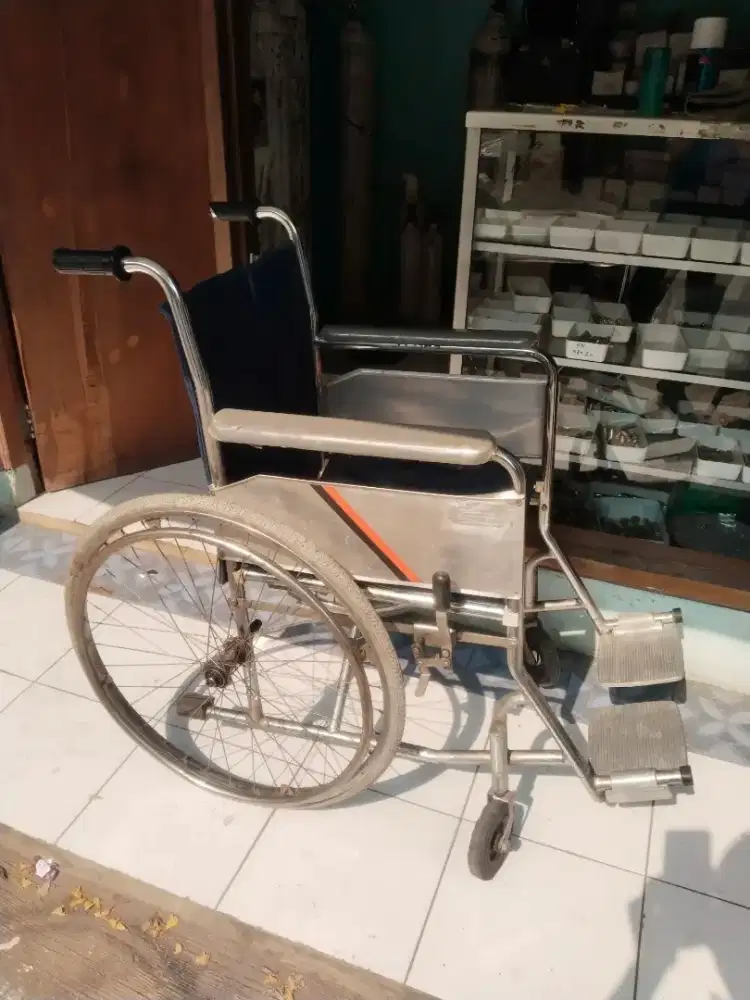 Dijual kursi roda second mirah