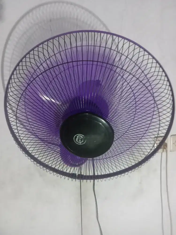 Kipas angin dinding 16 inch kenceng normal