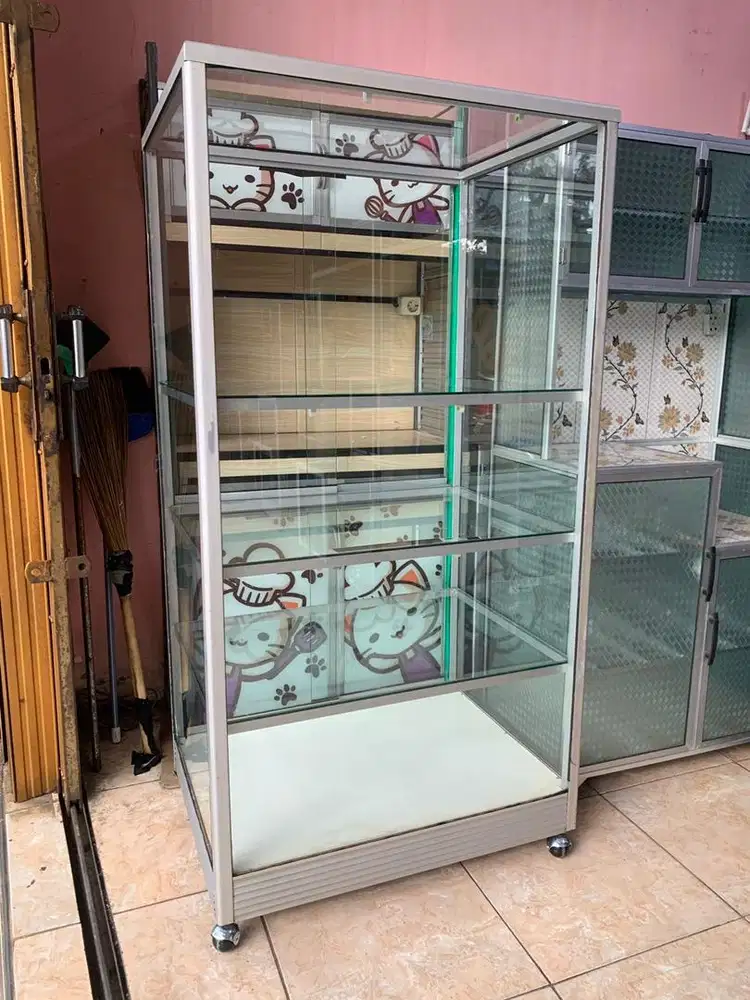 Etalase kaca 80 x 60 x 155