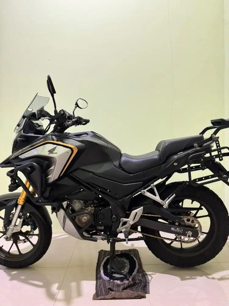 DIJUAL HONDA CB150X 2022 SILVER HITAM