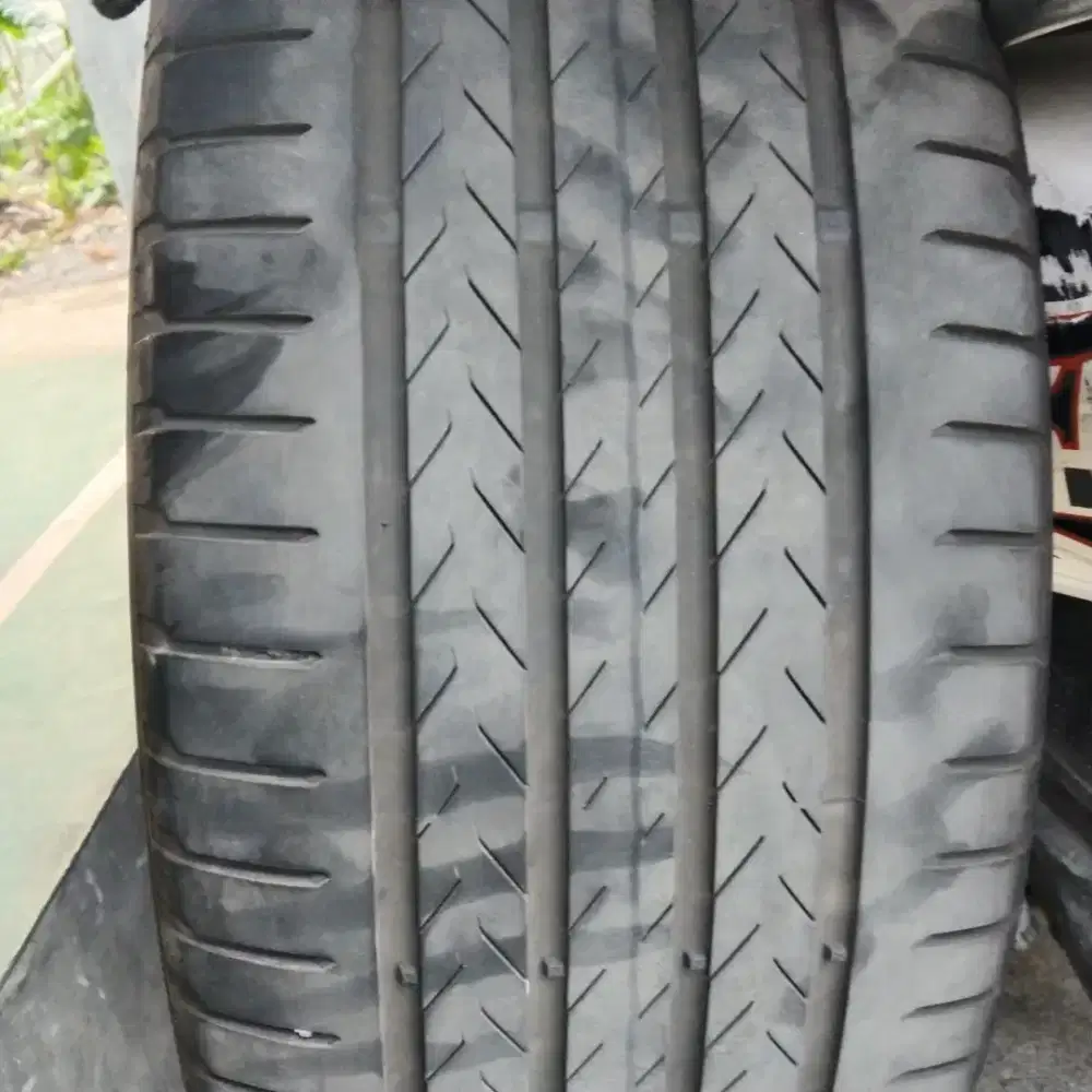 Continental 235 45 R19