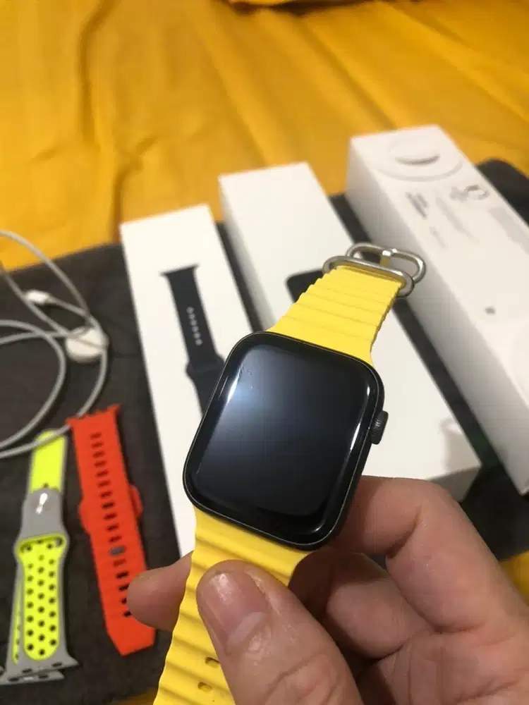 iwatch series 5 44mm black bonus strap