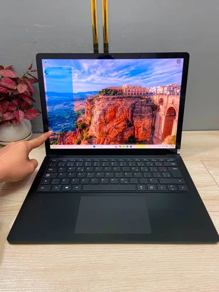 LAPTOP SEKOLAH & KULIAH MICROROSOFT SURFACE I5 GEN11 16/512 TOUCH *ETM