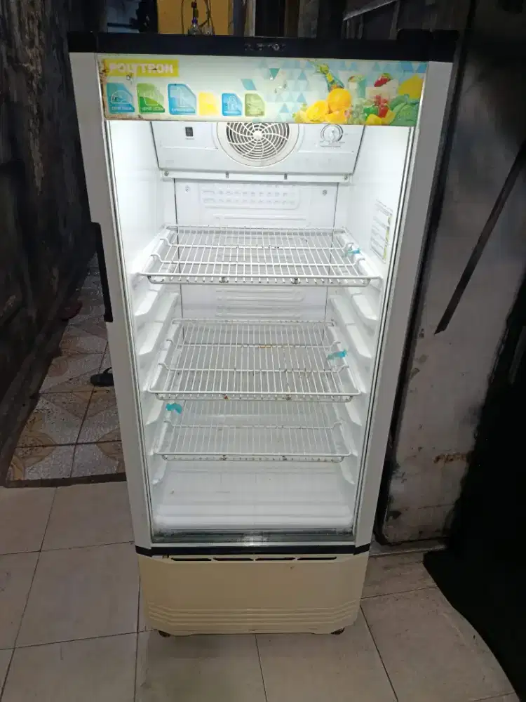 Showcase merek Polytron 3 RAK