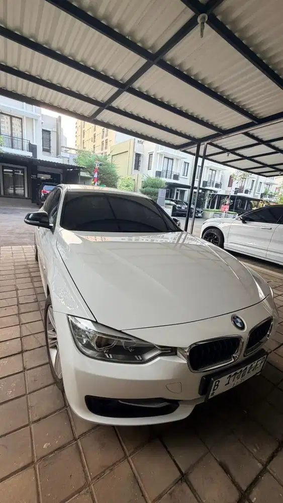 BMW 320 i tahun 2015 terawat