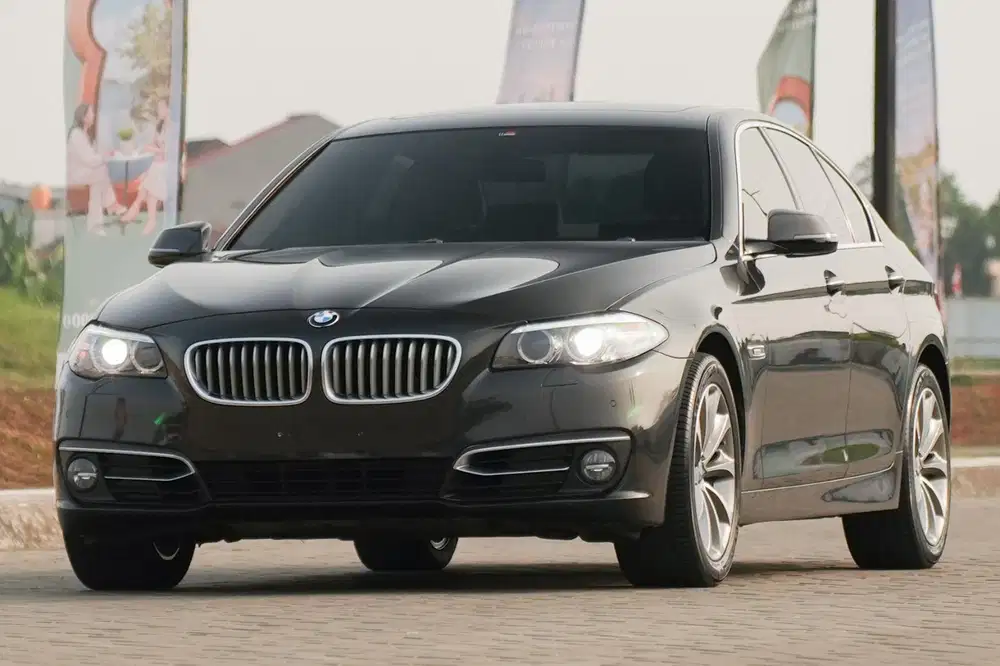 Full Opt! BMW 520i Luxury F10 LCI 2014 Nyaman Pol! E250 c250 320i x3