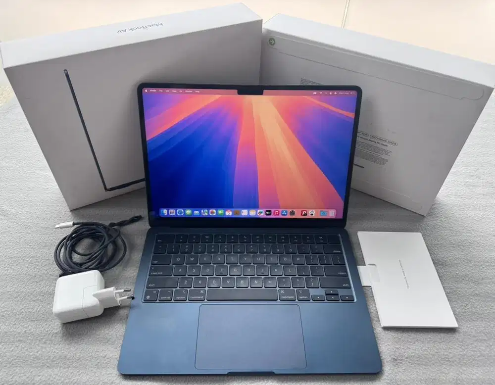 Macbook Air M2 16 256gb iBox Garansi On Fullset