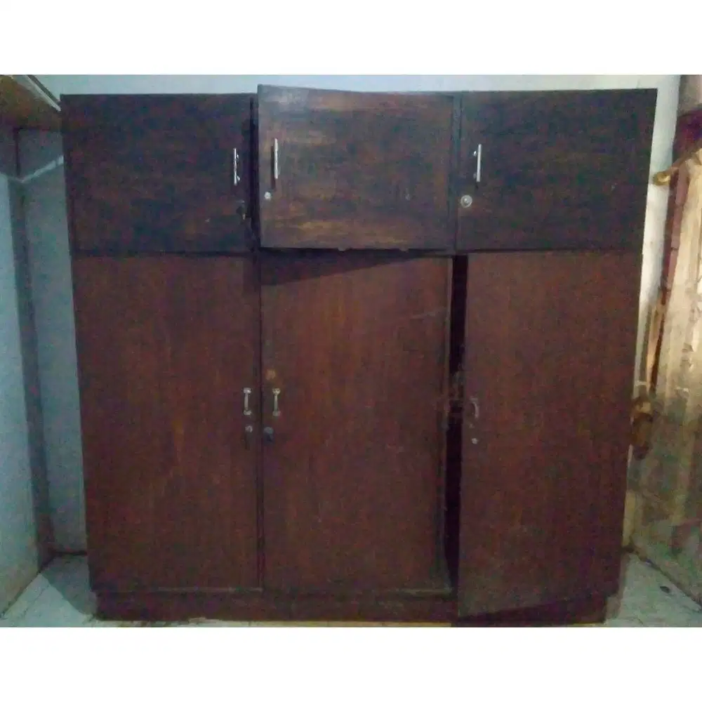Lemari Jati Tua Tiga Pintu