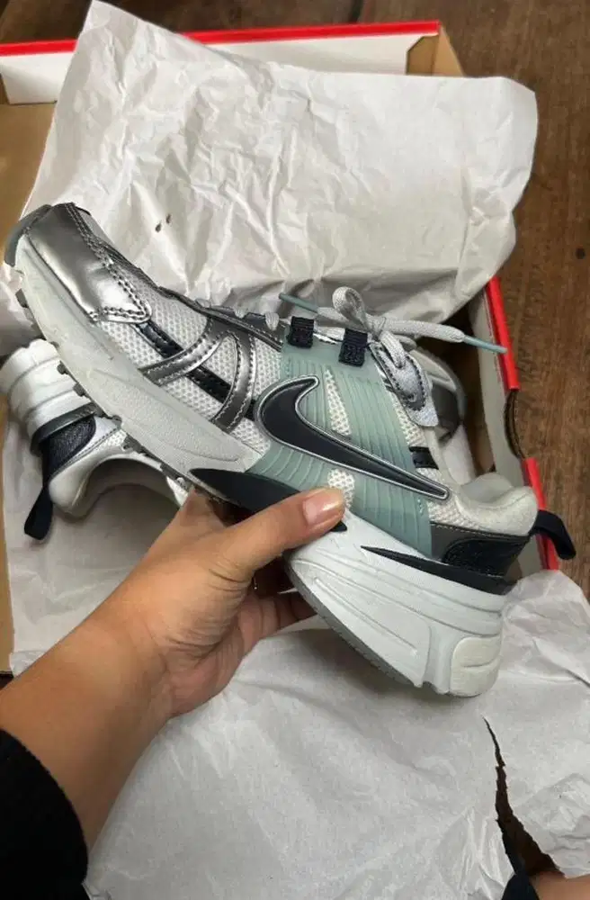 Nike v2k run woman