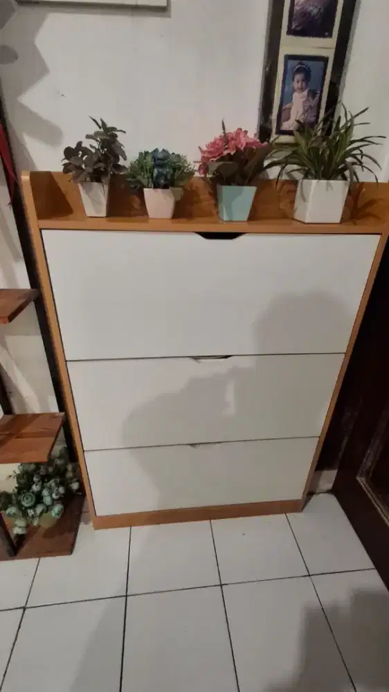 Di jual rak sepatu cantik