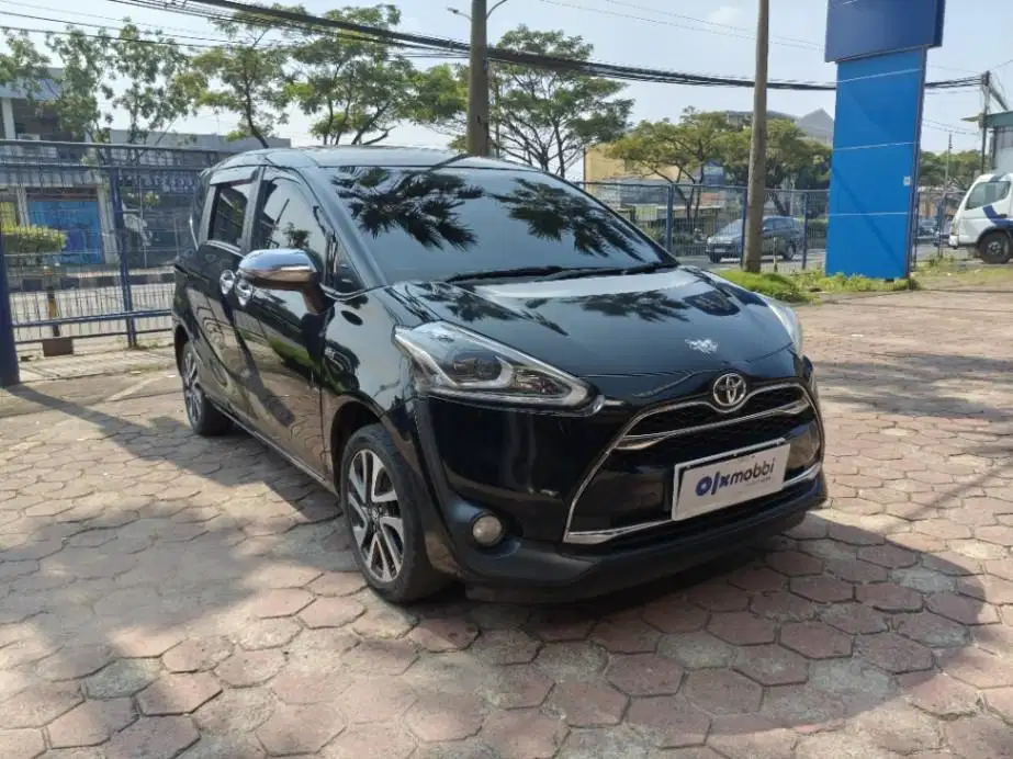 DP MURAH Toyota Sienta 1.5 V Bensin-MT 2017 Hitam CTBWB