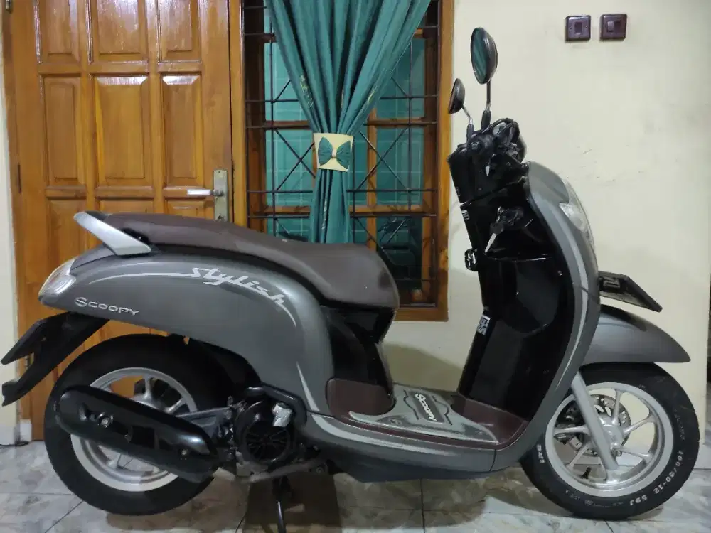 SUPER ISTIMEWA LOW KM SCOOPY STYLISH DONAT CBS ISS SUPER MULUS NOMINUS