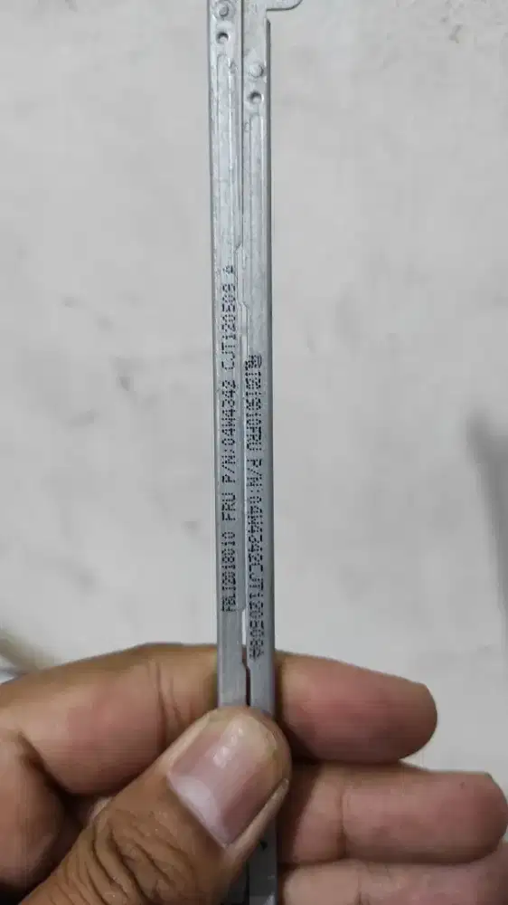 Engsel LCD Lenovo ThinkPad E130 Ori Sepasang Normal