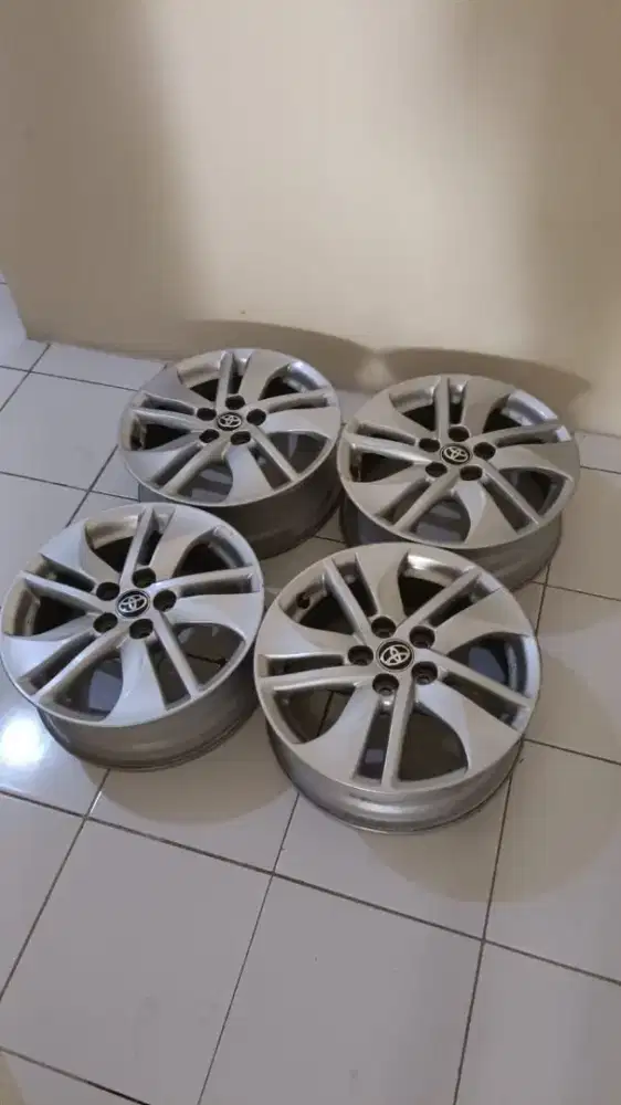 Velg oem toyota sienta