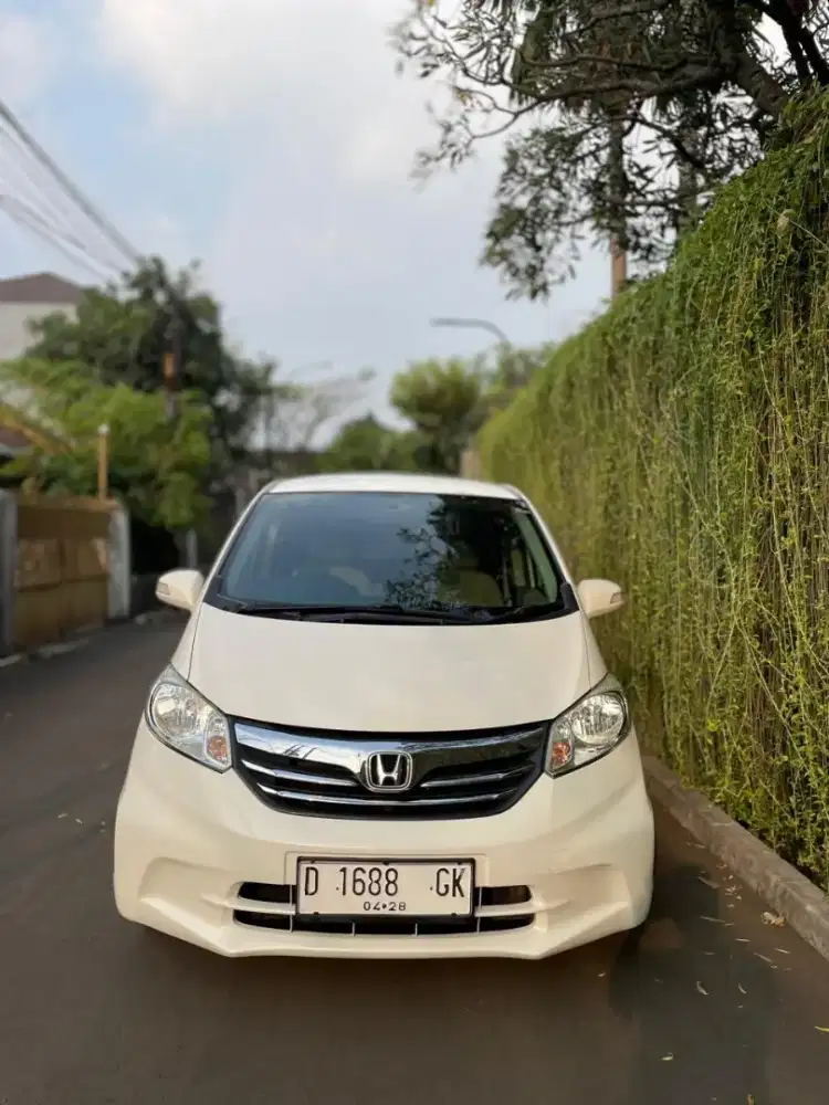 Honda Freed PSD automatic 2013