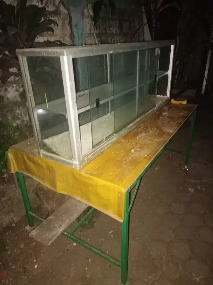 Jual meja besi dan etalase dagang
