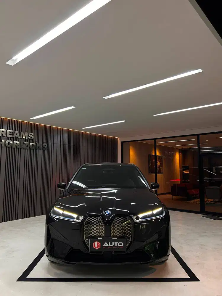 BMW iX EV xDrive40 AT 2026 Hitam Km14rb B818EYF Nik 2024