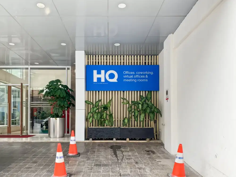 Bertemu, bekerja, atau berkolaborasi di business centre profesional kami di HQ Tower