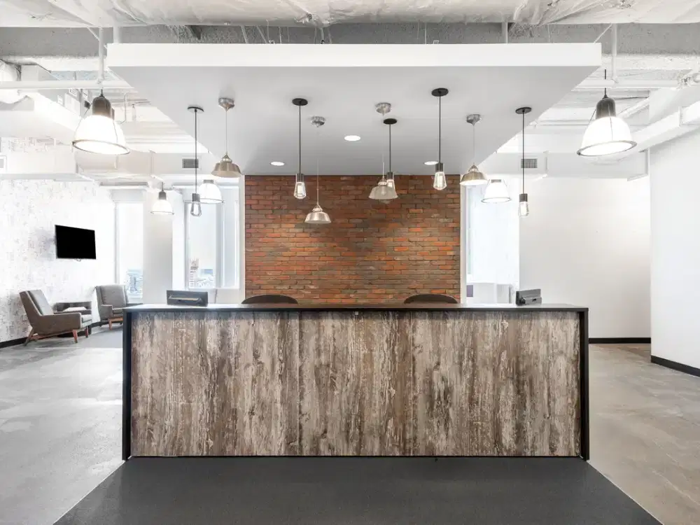 Bertemu, bekerja, atau berkolaborasi di business centre profesional kami di HQ Barsa City