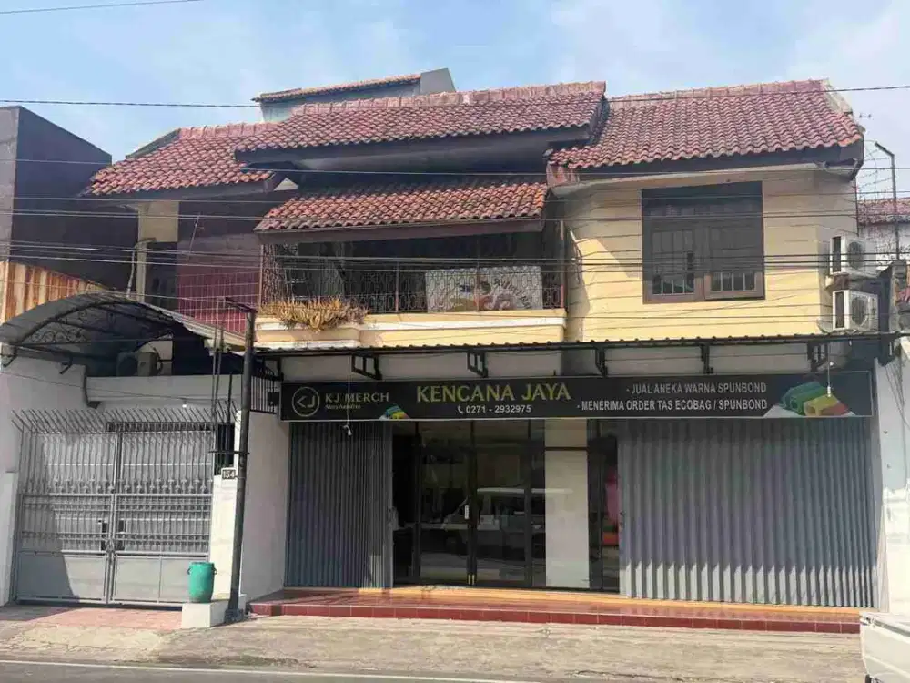 Ruang Usaha + Hunian Strategis Di Jl. RE. Martadinata - Jebres Surakarta 

Spesifikasi :

Luas Tanah : 125m²

Dimensi : 10 x 12

Luas Bangunan : 140m²

Tingkat : 2 Lantai

Kamar Tidur : 3

Kamar Mandi : 3

Listrik : 3500Watt

Air : PDAM 

Garasi : 1 

Had