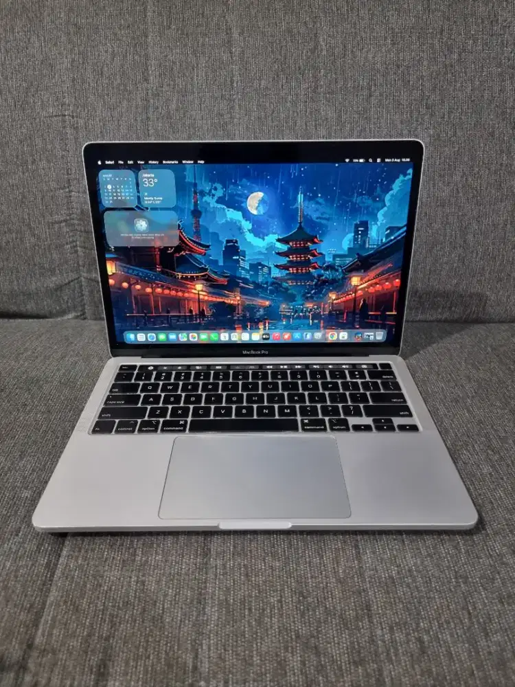 MacBook Pro retina 13in 2020 TouchBar
Intel Core i5
Ram 16GB
SSD 512GB