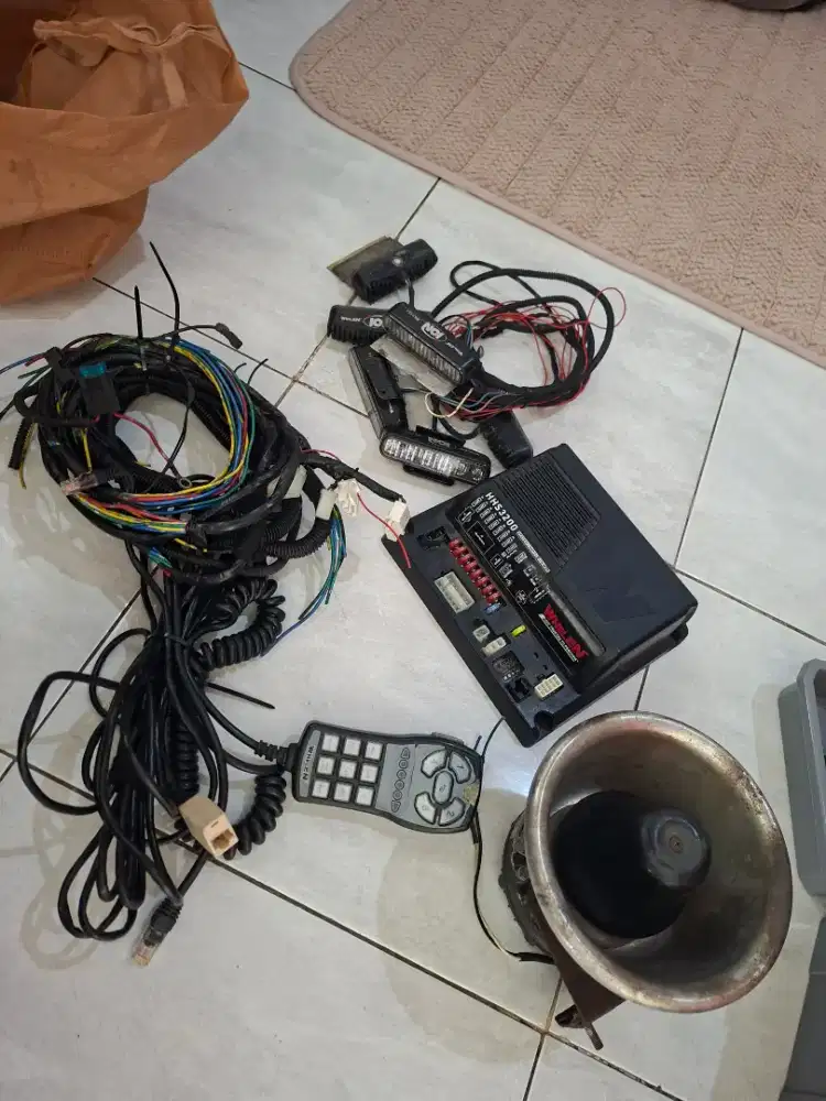WHELEN HHS 3200 ORI FULL SET