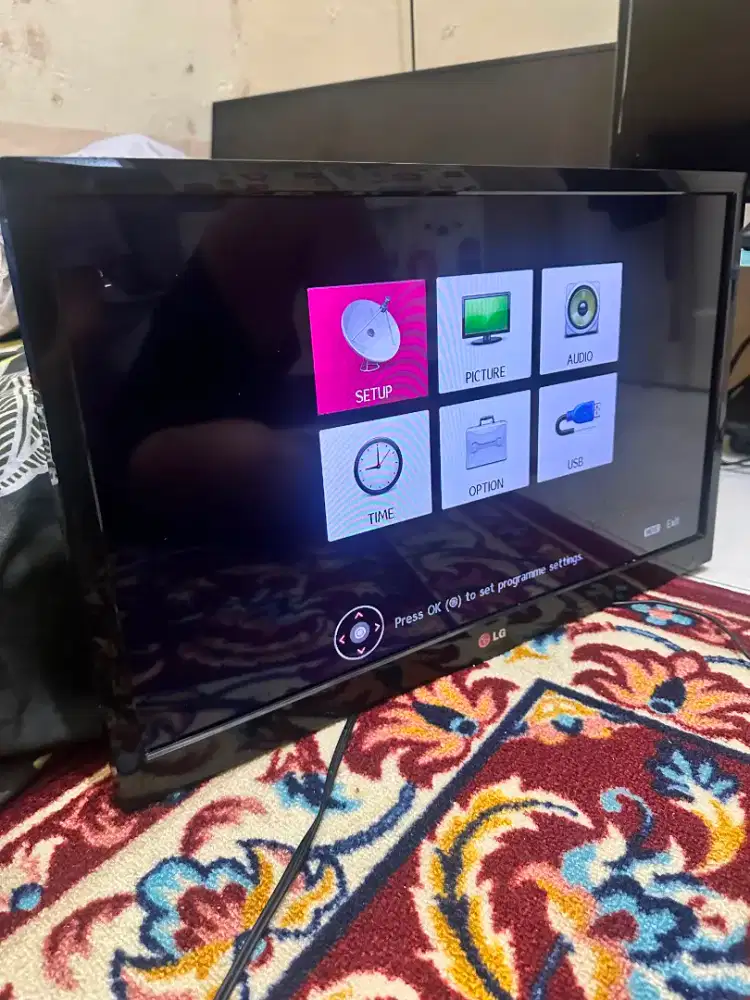 Dijual 1 unit TV 40 inch dan 1 unit TV 22inchi kondisi baik