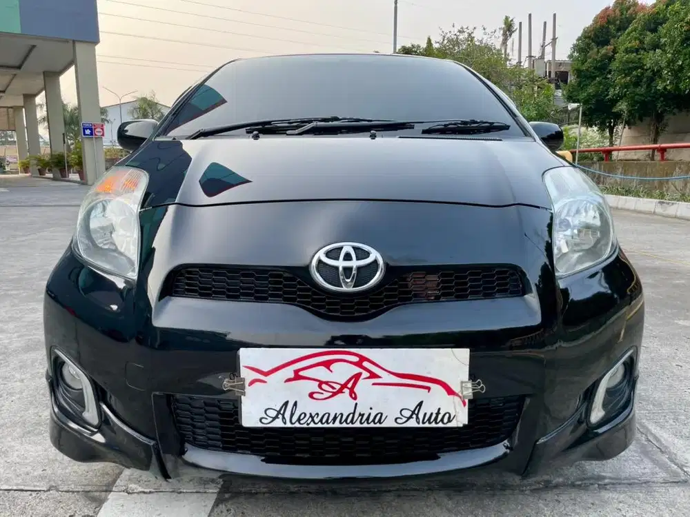Toyota Yaris 2012 J 1.5 AT Tgn 1 dr baru Istimewa Siap pakai