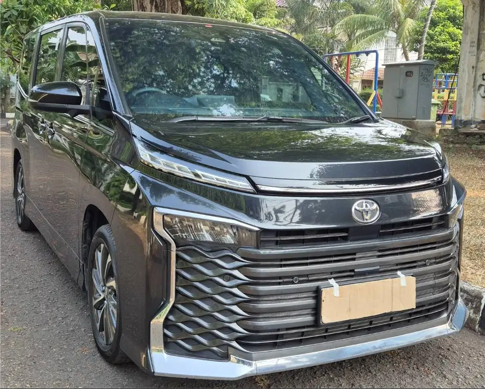 toyota voxy 2024 tss like new