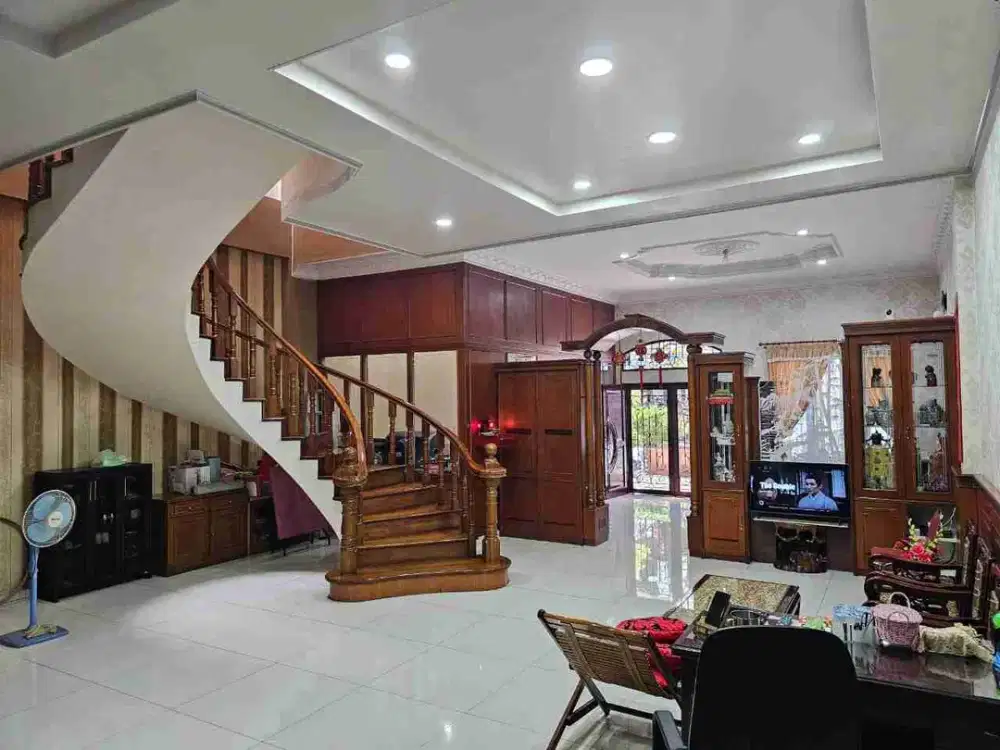 Dijual Villa Mewah Komplek Taman Anggrek Blok A