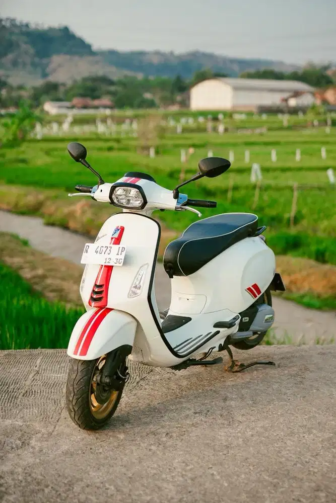 Vespa Sprint Sixties Racing 150 ABS
