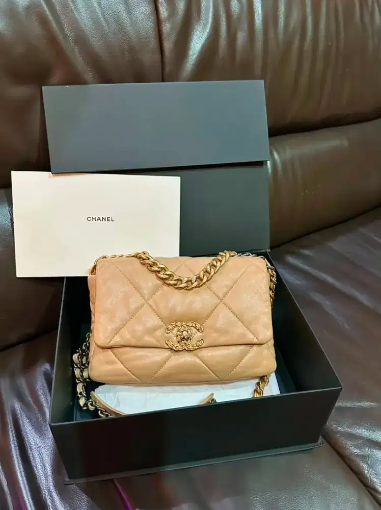 Chanel C19 small dark beige GHW