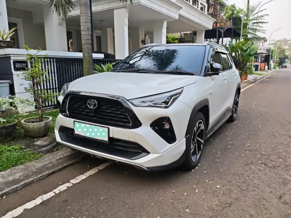 Fs : Toyota Yaris Cross Hybrid 2023 low mil.
