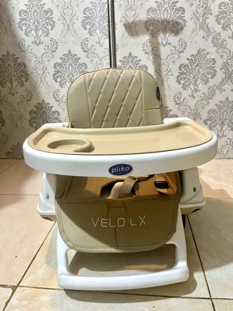 Kursi makan bayi pliko
