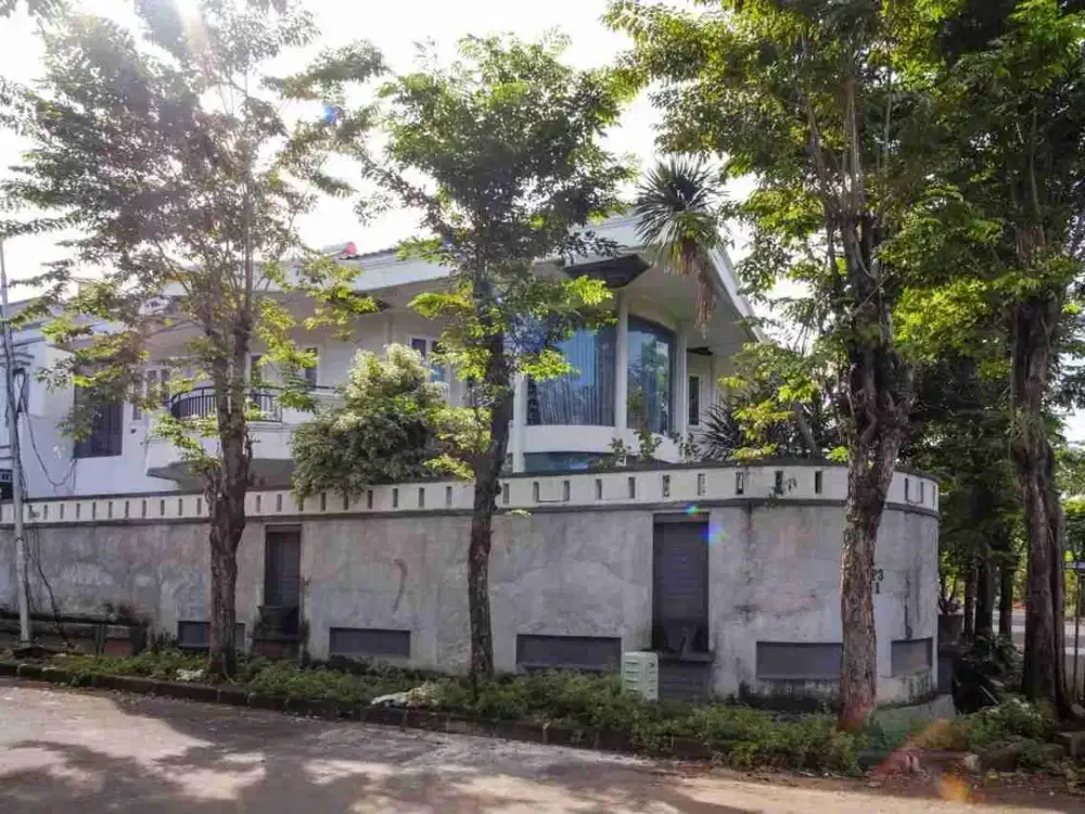 DIJUAL – Rumah Mewah Hook 2 Lantai di Intercon, Jakarta Barat